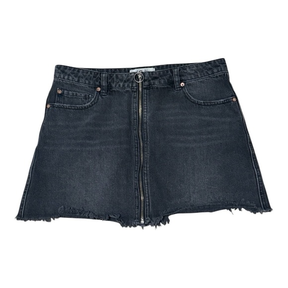 WE THE FREE People Black Denim Mini Skirt Zipper O Ring‎ Raw Fray Hem Size 30 - Picture 4 of 7